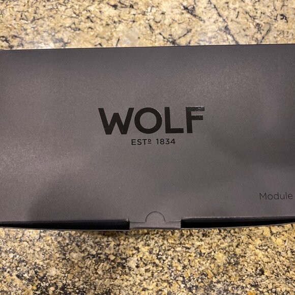 Wolf Cub WatchWinder with Cover (Black) - Model 4611103 - New In Box, Never Used - Picture 2 of 5